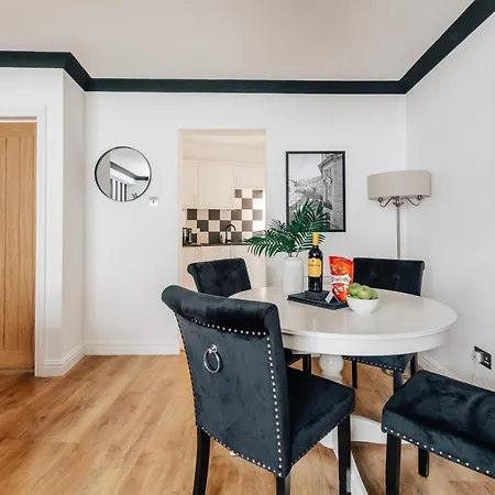 Chic 1 Bed Flat Zone 2 Hampstead Swiss Apartment London