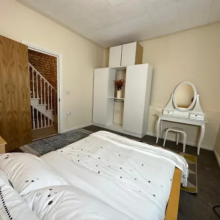 North A Spacious 7 Bedroom House Accommodating Up To 18 People Complete With Own Gym And Table Tennis Prázdninový dům