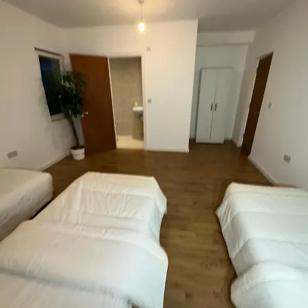 North Spacious: 7-bedroom Group Retreat With Gym London