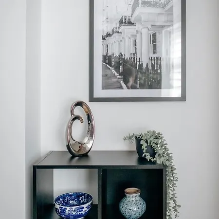 Chic 1 Bed Flat Zone 2 Hampstead Swiss Apartment *