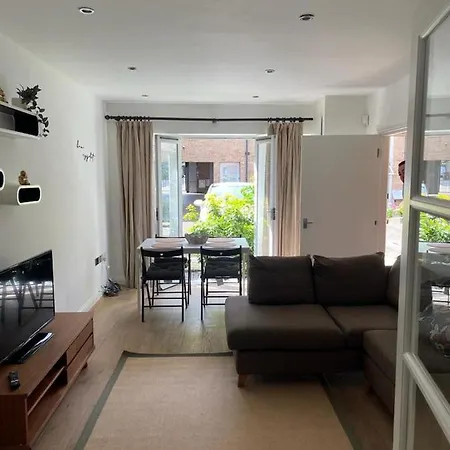 Second Nest Islington Town House
