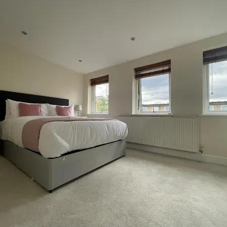 Second Nest Islington Town House *