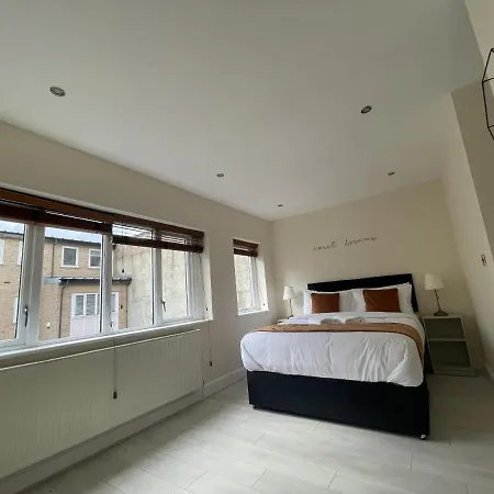 Second Nest Islington Town House London
