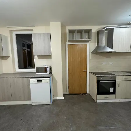 Holiday home North Spacious: 7-bedroom Group Retreat With Gym London