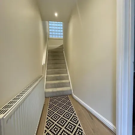 Second Nest Islington Town House *
