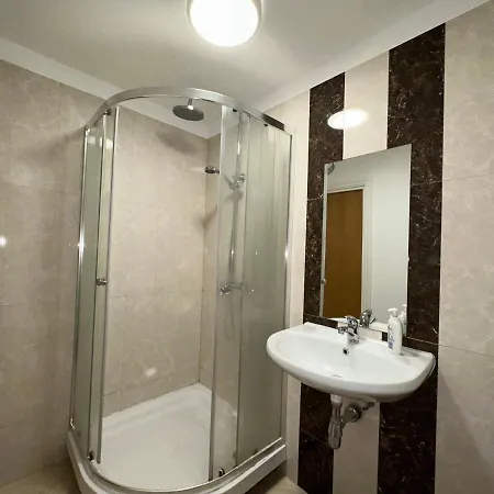 Holiday home North Spacious: 7-bedroom Group Retreat With Gym