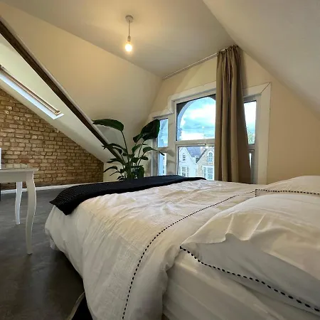 North Spacious: 7-bedroom Group Retreat With Gym