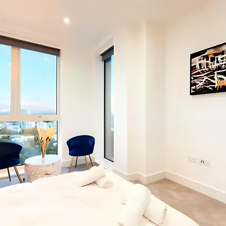 View 2-bed Battersea Penthouse - Underground Parking