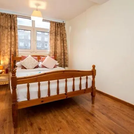 Spacious Near With Smart Tv London