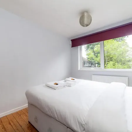 Peaceful Renovated 5bdr House Wgarden London