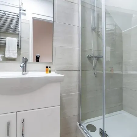 Peaceful Renovated 5bdr House Wgarden Apartment