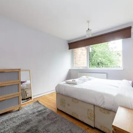 Peaceful Renovated 5bdr House Wgarden Apartment London