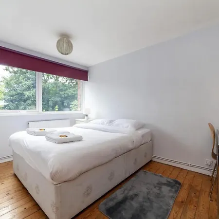 Peaceful Renovated 5bdr House Wgarden * London