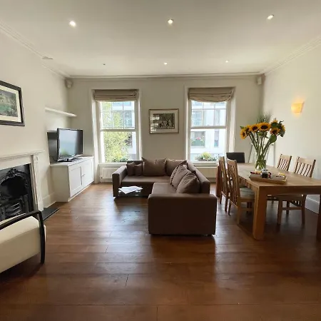 Apartment Victoria Maisonette London