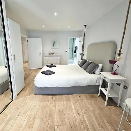 Beautiful 2 Bedroom Flat In Battersea