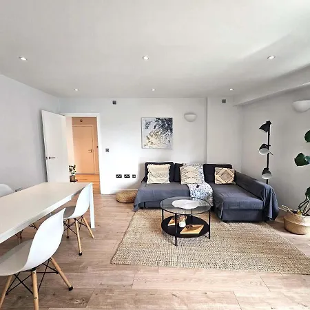 Beautiful 2 Bedroom Flat In Battersea