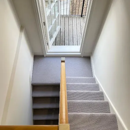 Victoria Maisonette