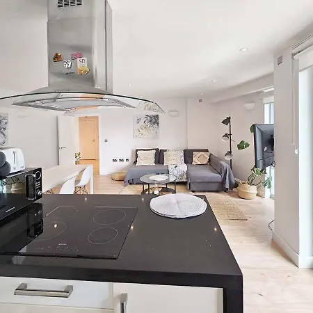 Beautiful 2 Bedroom Flat In Battersea *