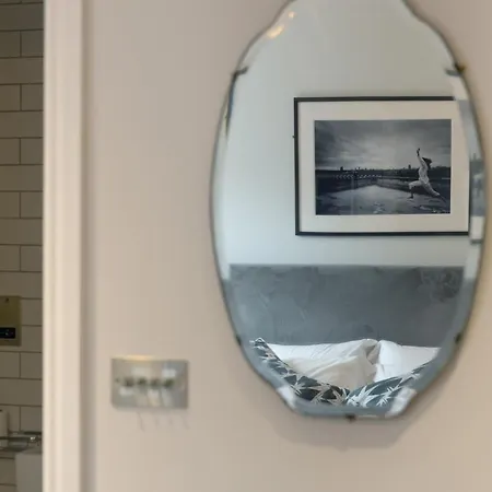 The Knight Of Nottinghill Hotel