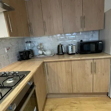 Lovely 3-bedroom Townhouse Holiday home Harold Wood