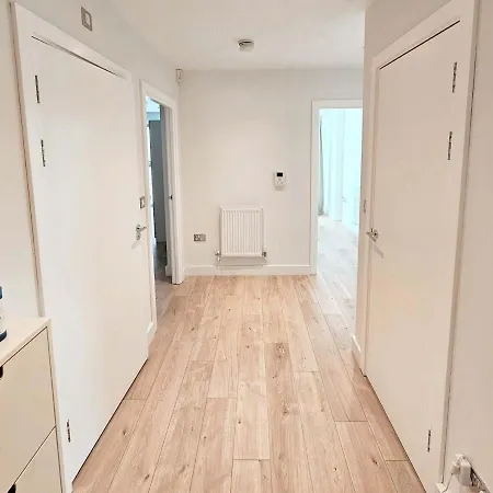 Beautiful 2 Bedroom Flat In Battersea Apartment London