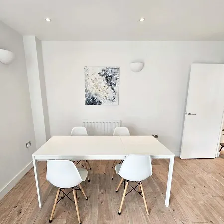 Beautiful 2 Bedroom Flat In Battersea