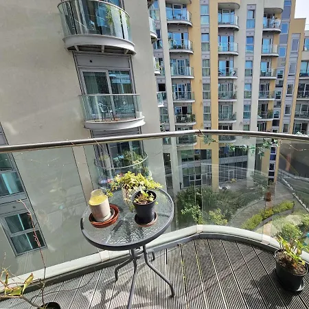 Beautiful 2 Bedroom Flat In Battersea Londres