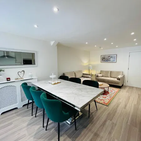 Guest house Riverside Docklands E14 London