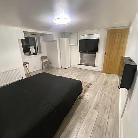 1 Bedroom By Stratford *