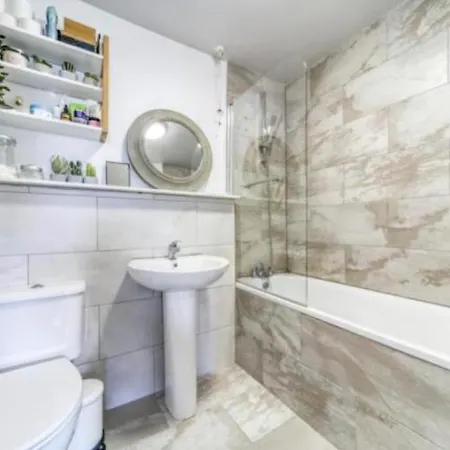 Light & Airy Oasis South Norwood
