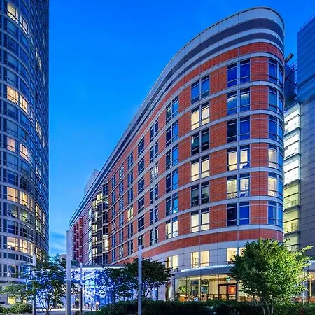 Radisson Blu Edwardian New Providence Wharf *