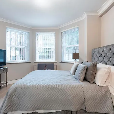 Hampstead Garden Flat-hosted By Sweetstay Apartament Londyn