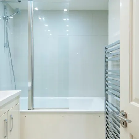 Hampstead Garden Flat-hosted By Sweetstay Apartament