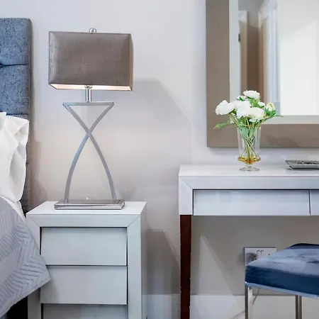 Hampstead Garden Flat-hosted By Sweetstay Londyn