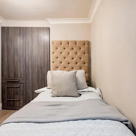 Hampstead Garden Flat-hosted By Sweetstay Apartament