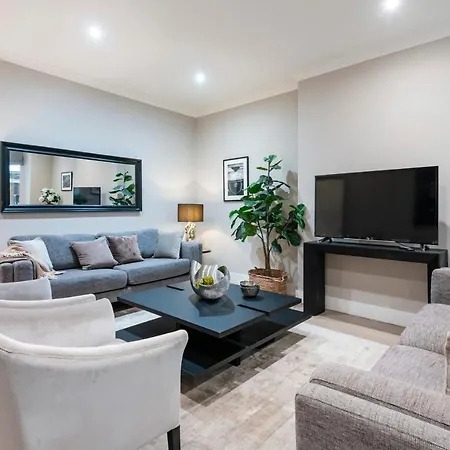 Hampstead Garden Flat-hosted By Sweetstay *
