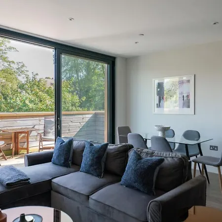 Apartment The Hampstead Hideout - Glamorous 3bdr Flat With Balcony London