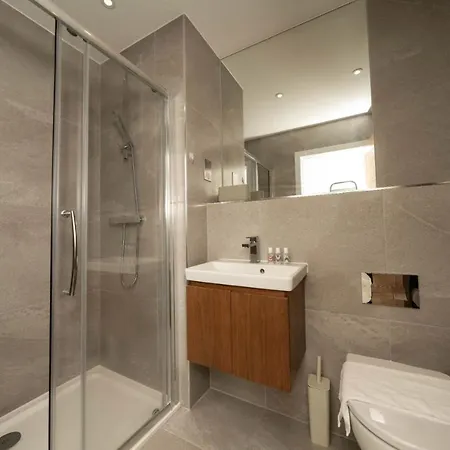 Apartment The Hampstead Hideout - Glamorous 3bdr Flat With Balcony