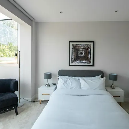 The Hampstead Hideout - Glamorous 3bdr Flat With Balcony *