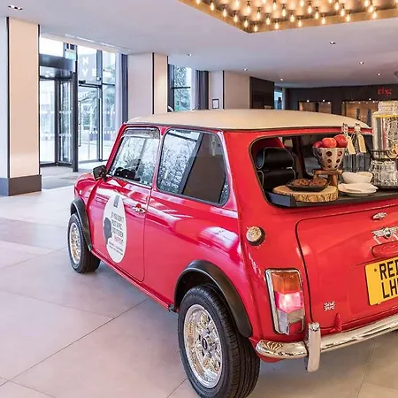 Radisson Red Heathrow Hotel