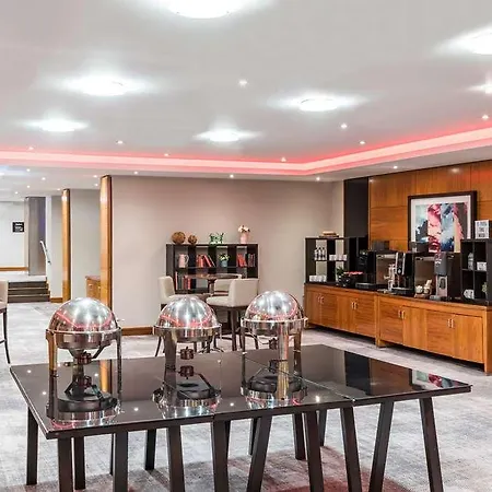 Radisson Red Heathrow * Londres