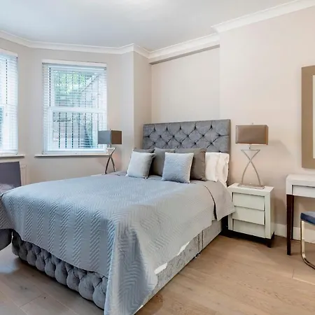 Hampstead Garden Flat-hosted By Sweetstay * Londyn