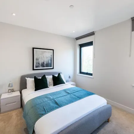 The Hampstead Hideout - Glamorous 3bdr Flat With Balcony Apartment