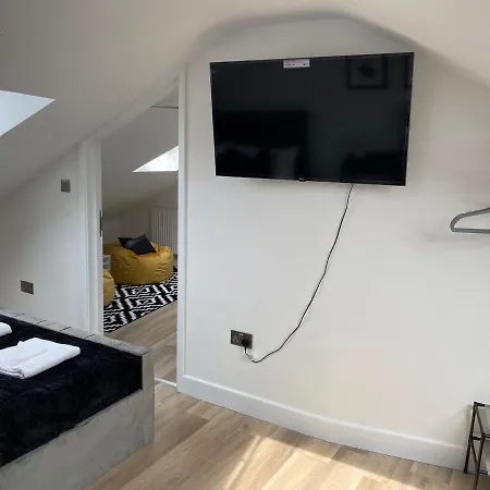Tw11 - Book A Room Or Entire Apartment * Teddington