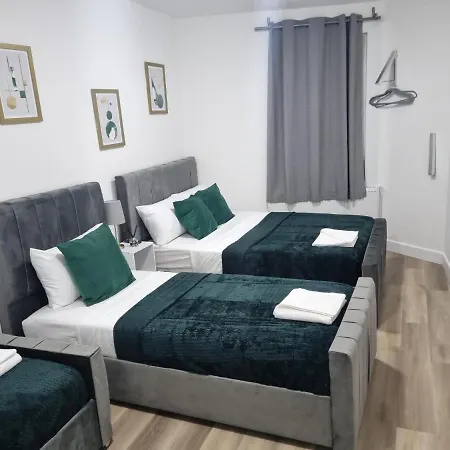 Tw11 - Book A Room Or Entire Apartment * Teddington