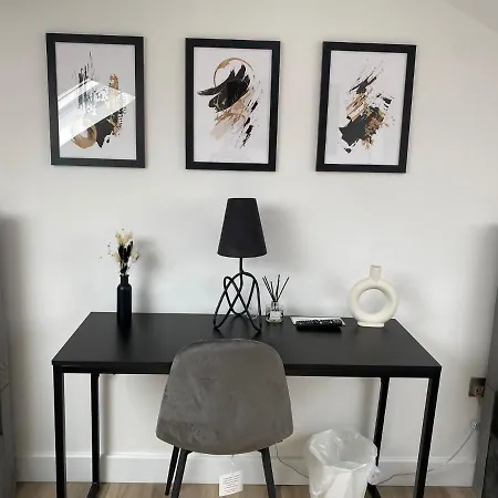 Tw11 - Book A Room Or Entire Apartment Apartment