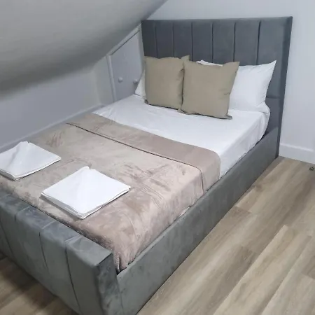 Tw11 - Book A Room Or Entire Apartment Apartment *