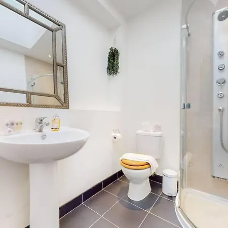 Apartment Spacious 2 Bedroom Flat With Garden In Acton