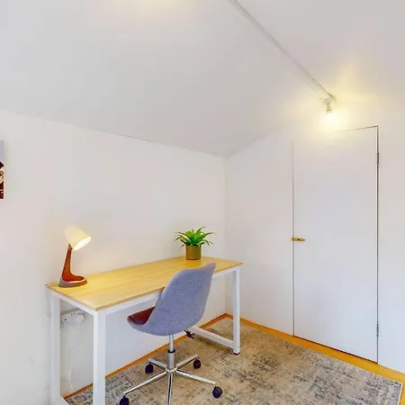 Spacious 2 Bedroom Flat With Garden In Acton London