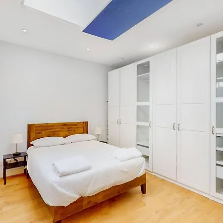 Apartment Spacious 2 Bedroom Flat With Garden In Acton *